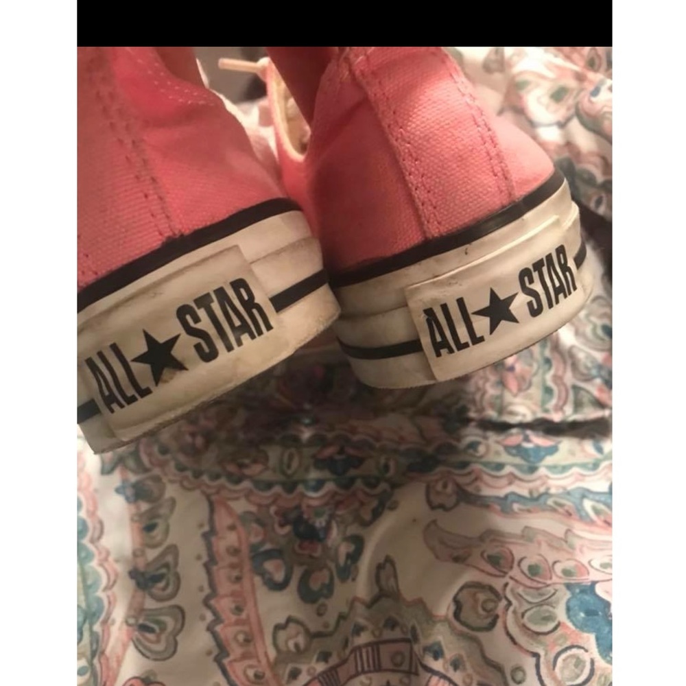 Pink converse